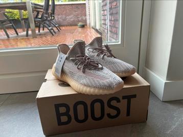 Yeezy 350 v2 synth beschikbaar voor biedingen