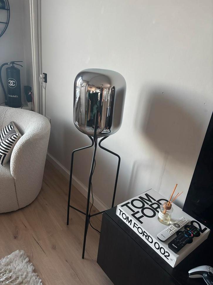 Design vloerlamp zwart met smoke glas, Huis en Inrichting, Lampen | Vloerlampen, Zo goed als nieuw, 100 tot 150 cm, Glas, Overige materialen