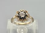 Vintage ring met edelsteen saffier en diamant. 2025/783.