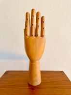Houten Hand, Ophalen