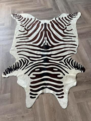 Koeienhuid/koeienvel/koeienkleed/koeienvacht/zebrahuid/zebra beschikbaar voor biedingen