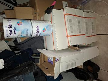 175 flesjes nutridrank en 2 blikken poeder  beschikbaar voor biedingen