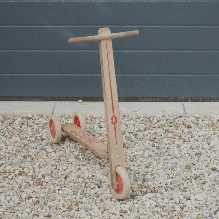 Vintage houten kinderstep. Step is rijklaar., Kinderen en Baby's, Speelgoed | Houten speelgoed, Gebruikt, Rij- of Hobbelspeelgoed