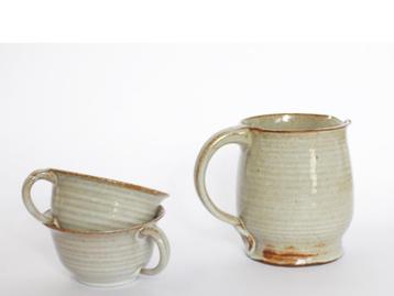 W.C. Brouwer / melkkan en theekopjes beschikbaar voor biedingen