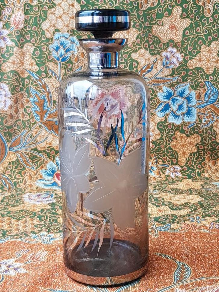 Mooie oude glazen karaf uit Engeland met bloemen 25 cm., Antiek en Kunst, Antiek | Glas en Kristal, Ophalen of Verzenden