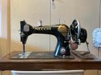 Antieke naaimachine NECCHI, Ophalen