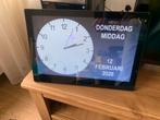 Seniorenklok met dag, dagdeel, datum en tijd, Huis en Inrichting, Ophalen, Zo goed als nieuw, Wandklok