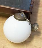 witte bolle schoollamp met snoerpendel, Huis en Inrichting, Ophalen, Art-deco, 50 tot 75 cm, Zo goed als nieuw
