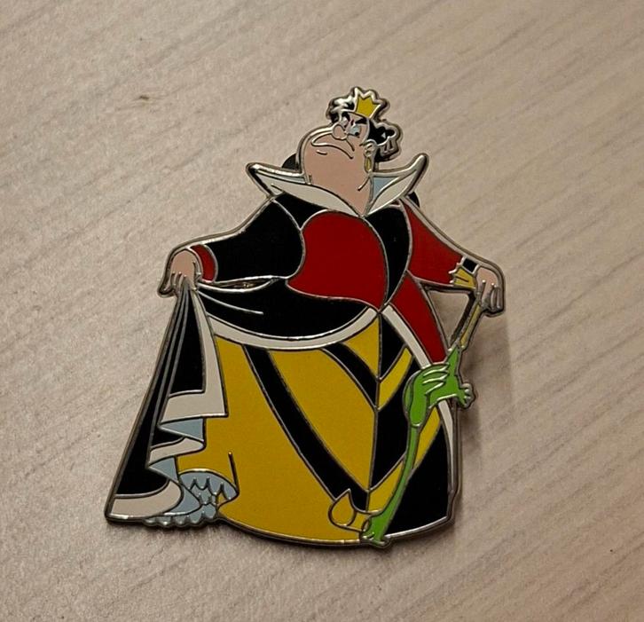 Hartenkoningin Disney Villains pin - Disneyland Parijs, Verzamelen, Speldjes, Pins en Buttons, Zo goed als nieuw, Speldje of Pin