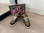 Nike SB Dunk Low Travis Scott maat 43 (NIEUW IN DOOS), Ophalen of Verzenden, Nieuw, Sneakers of Gympen