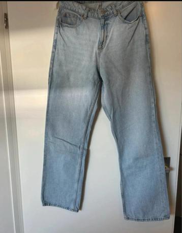 Diverse kleding tussen de €2-10,- beschikbaar voor biedingen