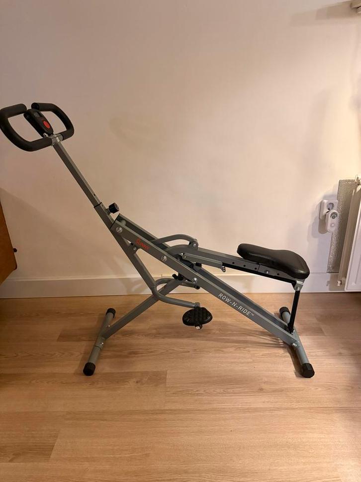 Sunny Health & Fitness Row-N-Ride, Sport en Fitness, Fitnessapparatuur, Zo goed als nieuw, Overige typen, Benen, Metaal, Ophalen