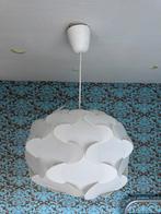 Witte hanglamp van Ikea, Huis en Inrichting, Lampen | Hanglampen, Ophalen of Verzenden, Zo goed als nieuw, Kunststof, 50 tot 75 cm
