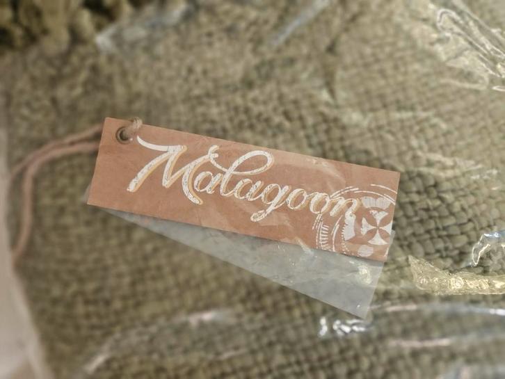 Malagoon XL plaid dark jungle green- nieuw in verpakking, Huis en Inrichting, Woonaccessoires | Plaids en Woondekens, Nieuw, Ophalen