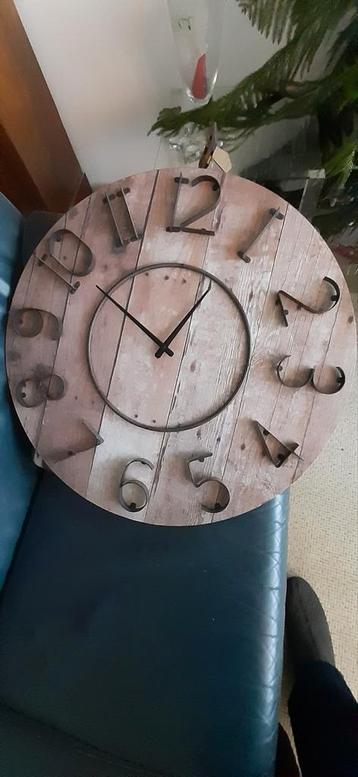 Zeer grote klok 70 cm beschikbaar voor biedingen