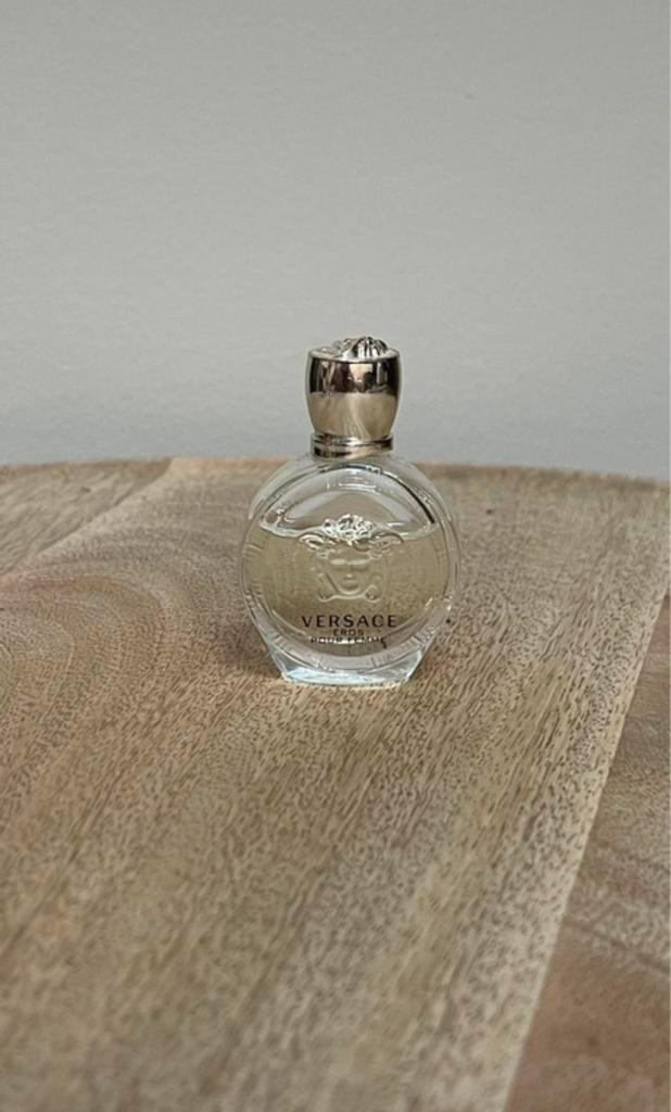 Versace Eros miniatuur 5ml, Verzamelen, Parfumverzamelingen, Zo goed als nieuw, Miniatuur, Ophalen of Verzenden