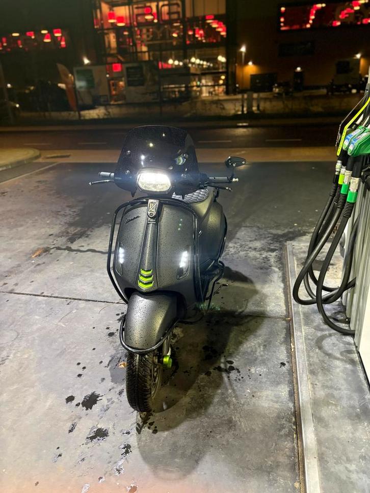 Vespa Sprint Notte 4T/3V Malossi Akrapovic, Fietsen en Brommers, Brommers | Vespa, Zo goed als nieuw, Overige modellen, Maximaal 45 km/u