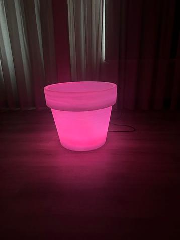 Grote LED Bloempot met Afstandsbediening beschikbaar voor biedingen