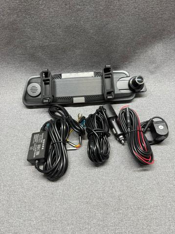 Dashcam met camera voor en achter beschikbaar voor biedingen