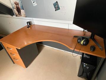 Gratis! Mooi Bureau met los ladeblok beschikbaar voor biedingen