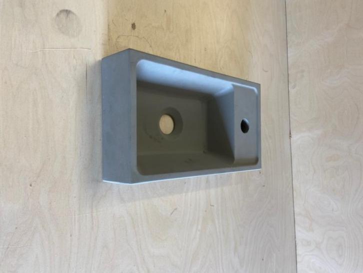 Wc fontijn / ronde wasbak van zwart beton., Doe-het-zelf en Verbouw, Sanitair, Nieuw, Toilet, Ophalen of Verzenden