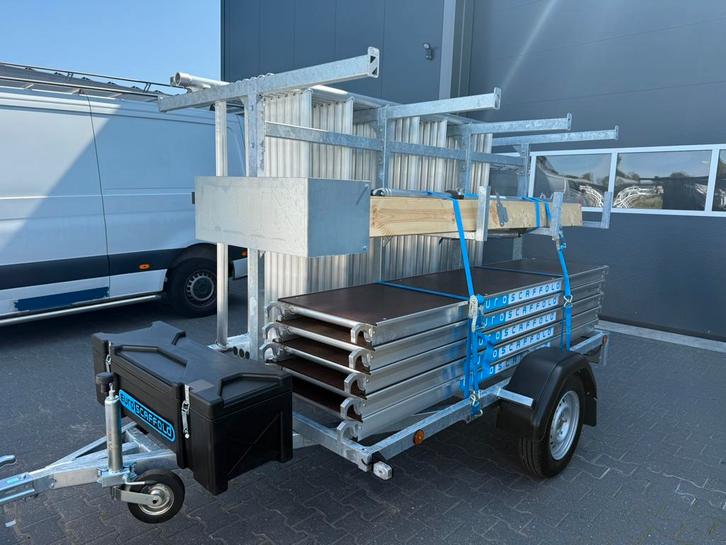 Te huur steiger 10,2 op aanhanger, Doe-het-zelf en Verbouw, Steigers, Zo goed als nieuw, Rolsteiger of Kamersteiger, 5 meter of hoger