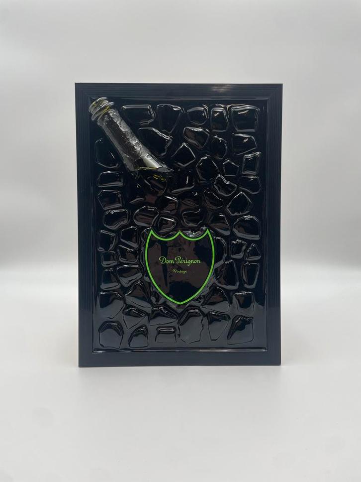 Dom Perignon Flessenkunst met Epoxy, Verzamelen, Speldjes, Pins en Buttons, Gebruikt, Merk, Ophalen of Verzenden