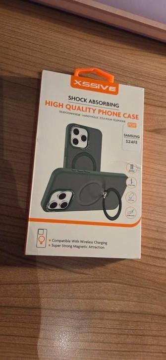 Telefoonhoesje, cover voor Samsung S24, nieuw in doos beschikbaar voor biedingen