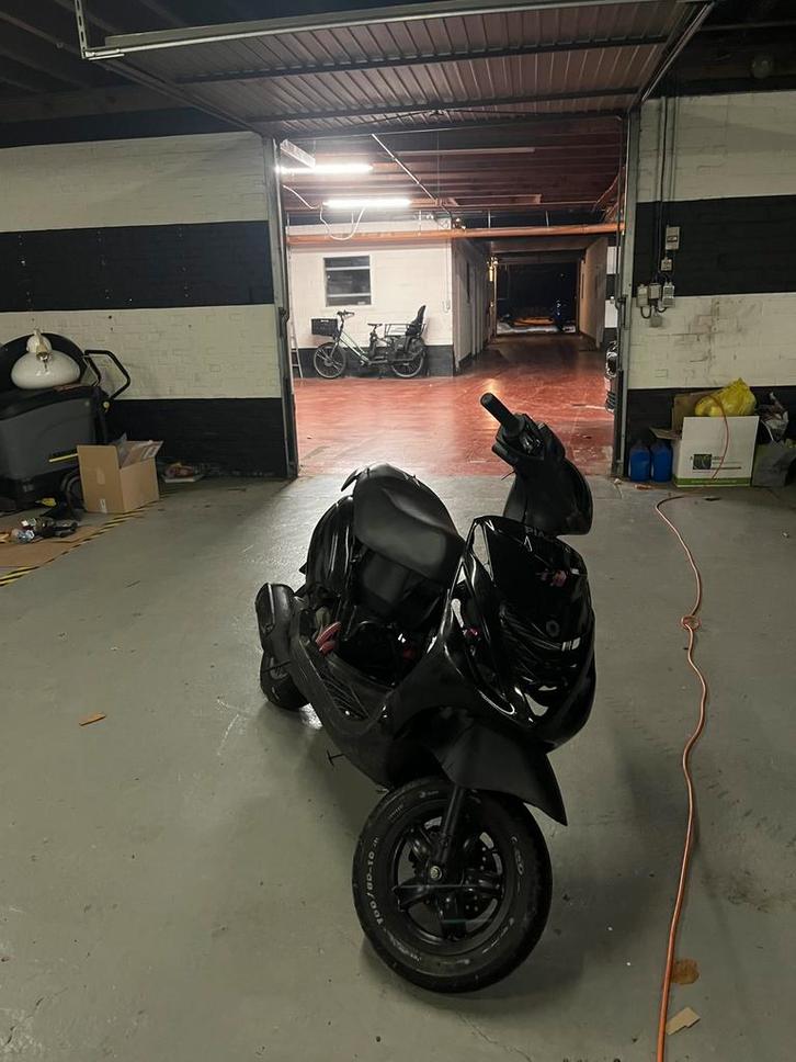 Zip 125cc lc, Fietsen en Brommers, Brommeronderdelen | Scooters, Zo goed als nieuw, Piaggio, Blok, Ophalen