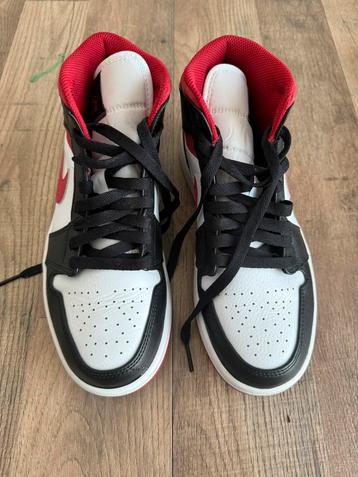 Nike AIR JORDAN 1 MID – White/Gym Red/Black mt 40 sneakers beschikbaar voor biedingen
