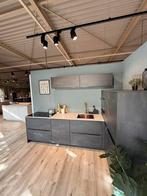 Showroomkeuken zwart met goeie set atag en composiet blad., Huis en Inrichting, Keuken | Complete keukens, Ophalen of Verzenden