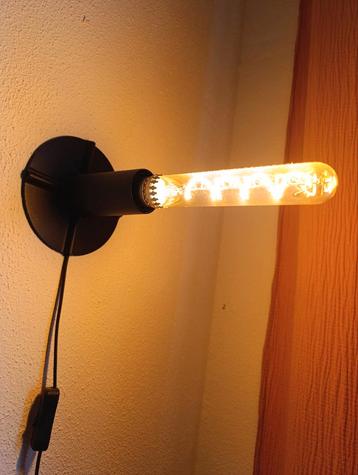 IKEA Muurlamp met Langwerpig Peertje tafellamp voet beschikbaar voor biedingen