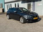 BMW 1-Serie 118i 5-Drs Aut M-sport Alcantara Sportst, Auto's, 65 €/maand, 4 cilinders, Parkeersensor, Alcantara