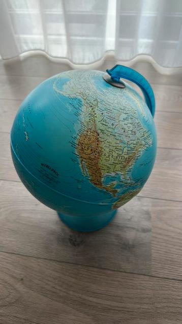 Wereldbol ongeveer 25-30cm doorsnede. beschikbaar voor biedingen