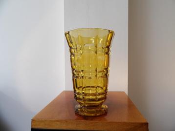 Art Deco Franse relief Vaas, Amber beschikbaar voor biedingen