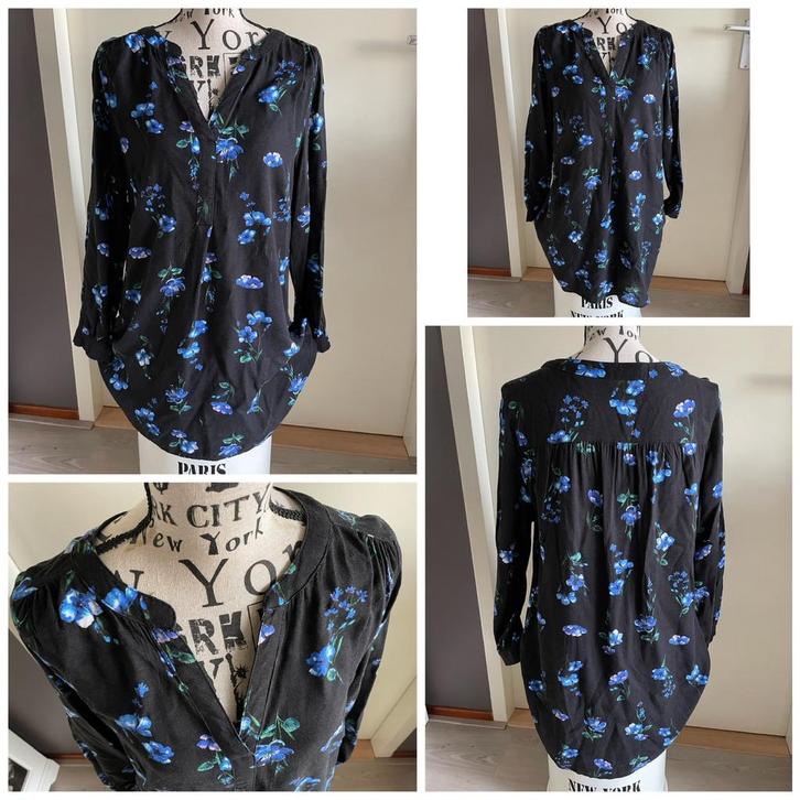 Zwarte lange blouse blauwe bloemen 42, Kleding | Dames, Blouses en Tunieken, Zo goed als nieuw, Maat 42/44 (L), Zwart, Ophalen of Verzenden