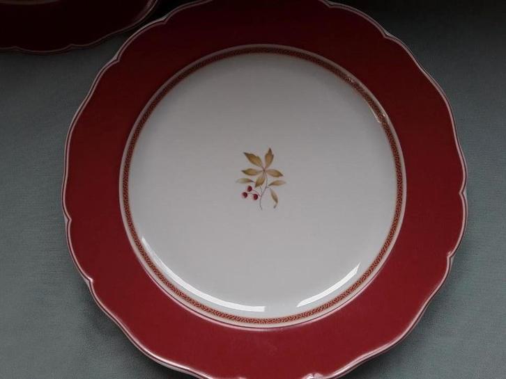 2 Borden Hutschenreuther Medley, Huis en Inrichting, Keuken | Servies, Zo goed als nieuw, Bord(en), Overige stijlen, Porselein