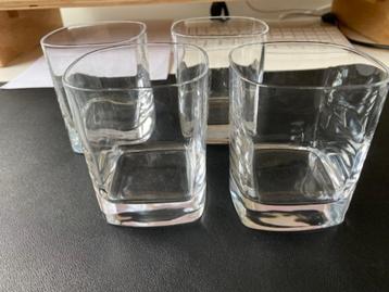 4 Whisky glazen beschikbaar voor biedingen