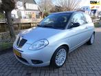 Lancia Ypsilon 1.4-16V 95pk Automaat 2e eigenaar Clima Trekh, Auto's, Lancia, 970 kg, Stof, 400 kg, Origineel Nederlands