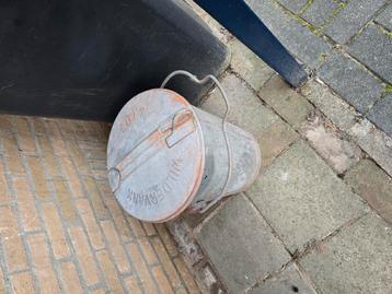 Mooie zinken vuilnisemmer beschikbaar voor biedingen