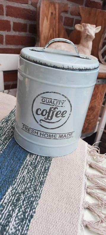 Brocant babyblauw koffieblik. beschikbaar voor biedingen