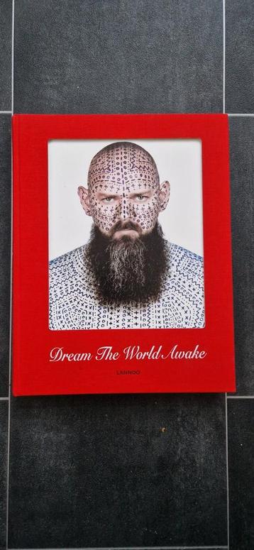 Dream The World Awake - Walter Van Beirendonck beschikbaar voor biedingen
