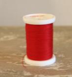 klos rode garen, Hobby en Vrije tijd, Naaien en Fournituren, Ophalen of Verzenden, Zo goed als nieuw, Garen of Naald(en)