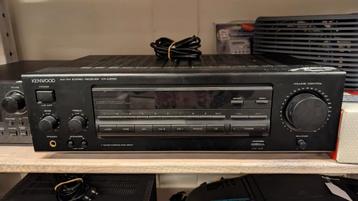 Verschillende versterkers, stereo's,  platenspelers & radios beschikbaar voor biedingen