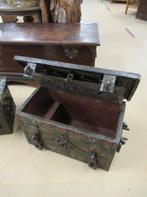 Oer 11727 ANTIEKE 17e eeuwse ijzeren geld- en documentenkist, Ophalen