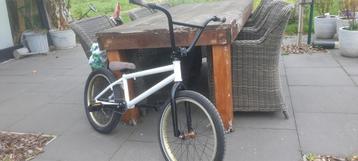 Mooie lichte BMX  beschikbaar voor biedingen