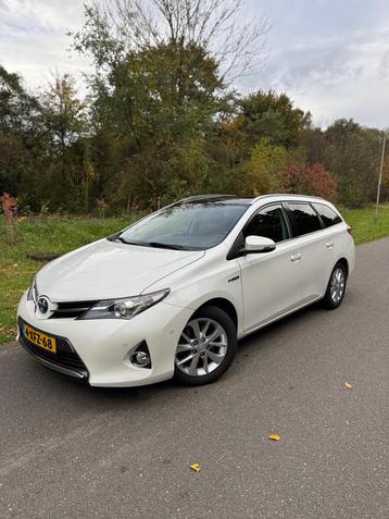 Toyota Auris Touring Sports 1.8 Hybrid Lease Plus (bj 2014) beschikbaar voor biedingen
