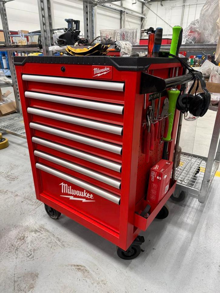Milwaukee Gereedschapswagen met Gereedschap, Doe-het-zelf en Verbouw, Gereedschapskisten, Gebruikt, Gevuld, Ophalen