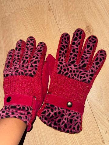 Boutique roze handschoenen met print beschikbaar voor biedingen