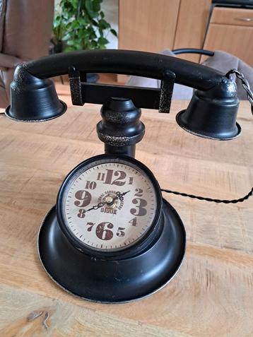 Retro Telefoon Klok  beschikbaar voor biedingen